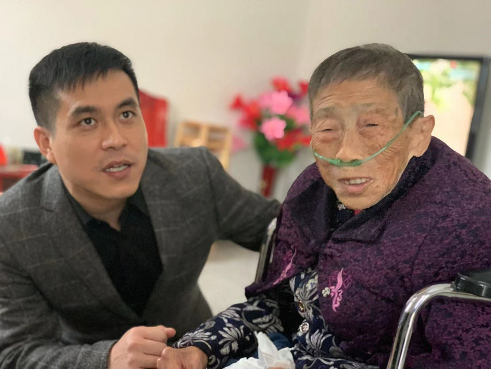 百歲傳承何旭——佰歲之光的科技專家和愛心慈善家